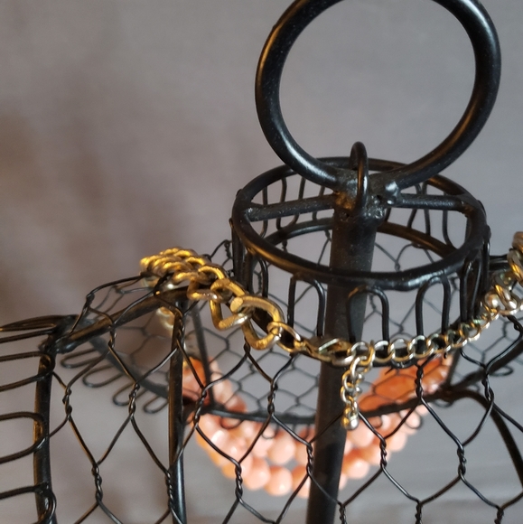 Pink chunky faceted plastic bead necklace - Picture 3 of 4